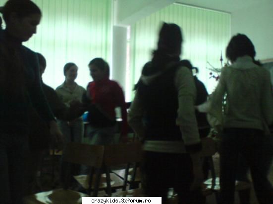 se jucau nush ce....o fost tare, si noi am jucat :d petrecerea de sfarsit de semestru